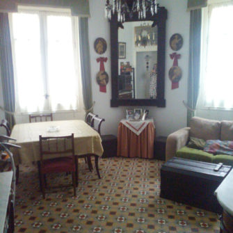 living-room-host-family-campus-idiomatico-international-spanish-school-in-malaga
